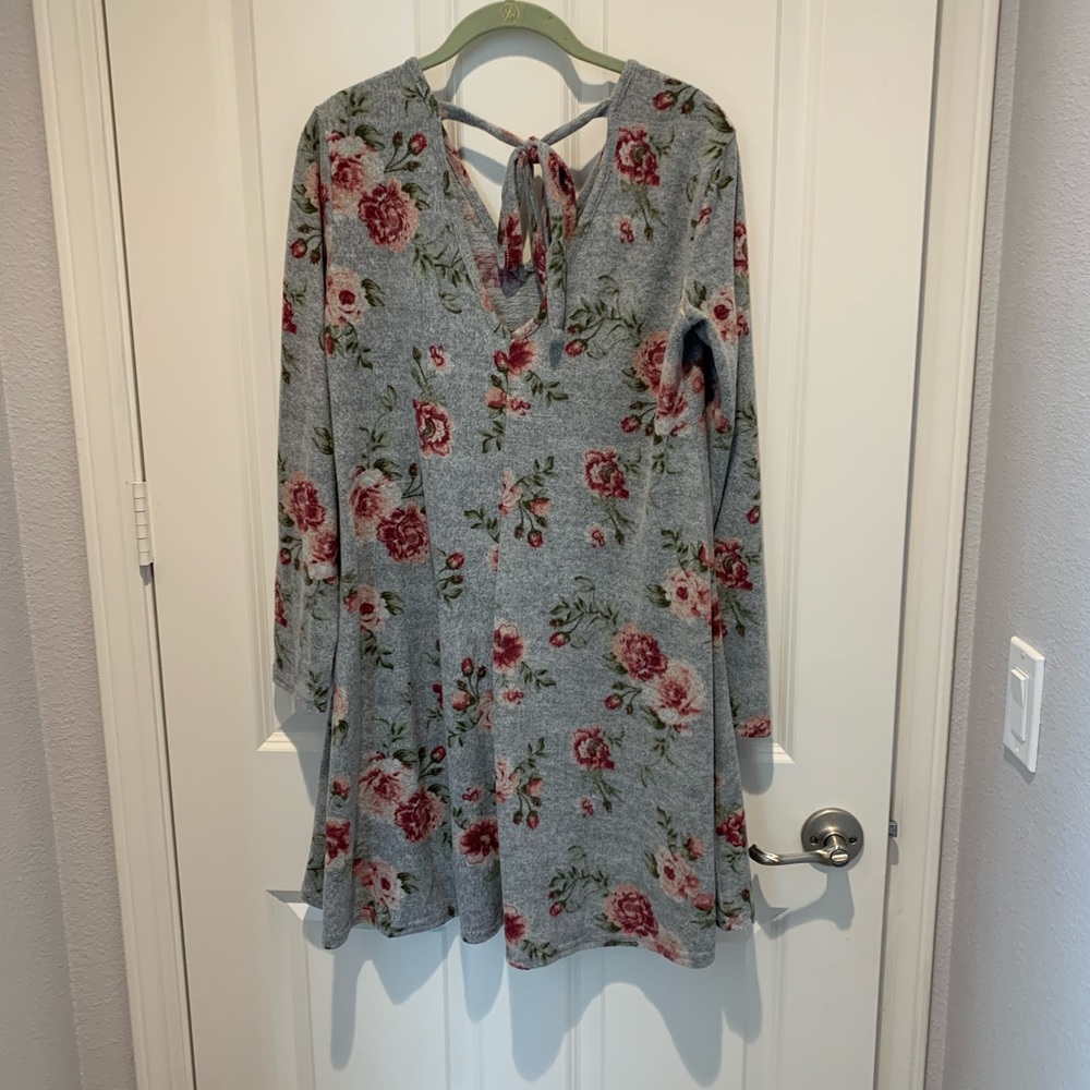 Dress - Picture 2 of 3